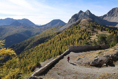 L'ancien fort de la Lausette depuis le Laus