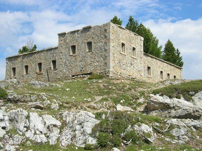 Ancien fort de la Lausette depuis Terre Rouge