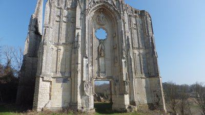 Lavoirs et Collégiale des Roches Tranchelion