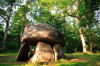 De Dolmen en Donjon