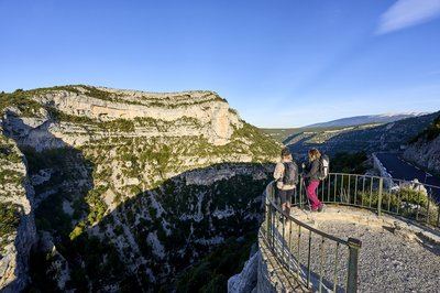 MONIEUX - Les gorges de La Nesque