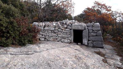 SAINT-SATURNIN-LÈS-APT - Sentier des Aiguiers