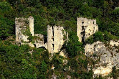 Les ruines du château féodal